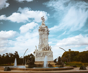 Fototapeta na wymiar Monumento de los españoles en Argentina