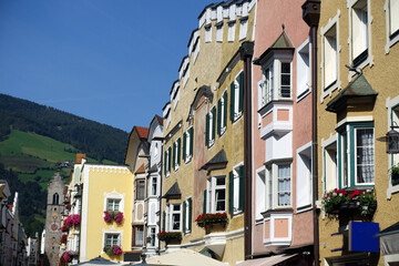 Fototapeta na wymiar Bürgerhäuser in der historischen Neustadt von Sterzing