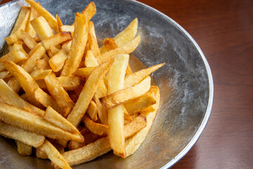 papas fritas al plato