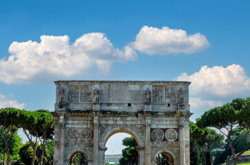 Fototapeta na wymiar Arch of constantine outside the colosseum in rome, italy.