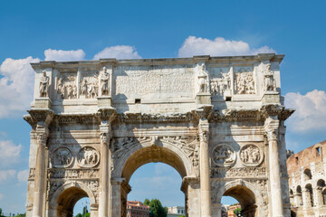 Fototapeta na wymiar Arch of constantine outside the colosseum in rome, italy.