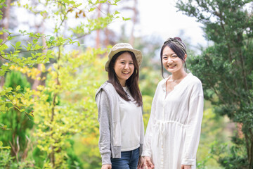 Naklejka premium 遊びにきた女性達 