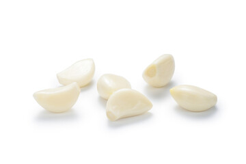 Fototapeta na wymiar Peeled garlic isolated on white background