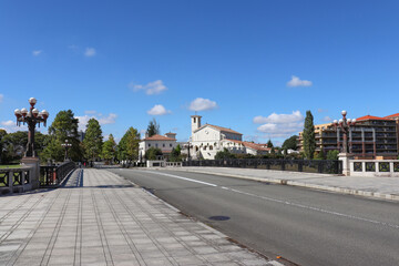 Obraz premium 長池見附橋（東京都八王子市）