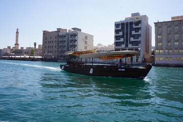 Obraz premium boat on Dubai Creek