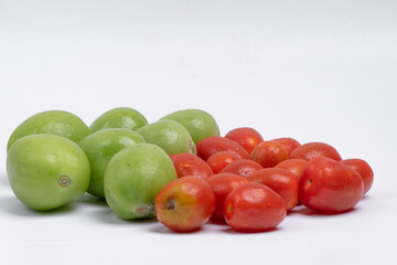 group of green and red cherry tomatoes