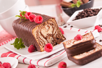 Marble cake with raspberries.