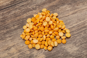 Raw dry peas for cooking