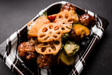 弁当 惣菜 肉団子 野菜 甘酢和え 日本 横