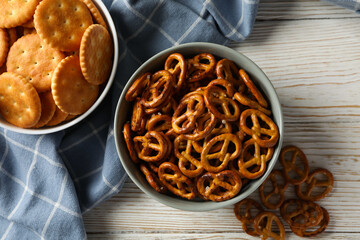 Napkin and bowls with cracker biscuits on wooden background