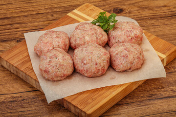 Raw turkey meatball for cooking