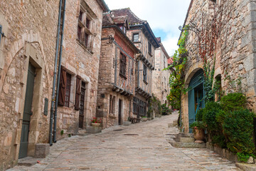 Fototapeta na wymiar beautiful street of saint cirq lapopie medieval town, France