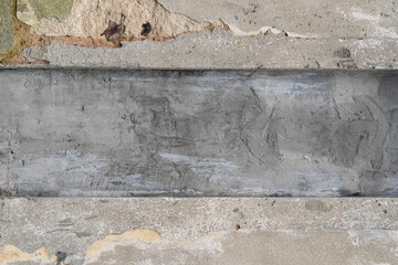Naklejka premium ement gray streak on a plastered, cracked, weathered wall