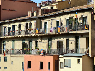 Fototapeta na wymiar House on the banks of the River Onyar in Girona, Spain