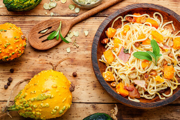 Autumn pasta with pumpkin and bacon