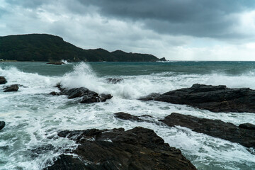 長崎県長崎市　弁天白浜　台風通過後の荒れた海