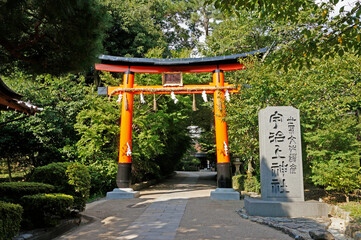 Fototapeta na wymiar 21遺産の宇治上神社参道