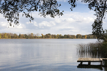 jedno z wielu malowniczych jezior w województwie lubuskim - obrazy, fototapety, plakaty