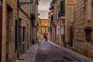 Fototapeta na wymiar Narrow street in Mallorca, Spain