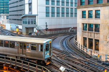 Obraz premium The loop long circuit of elevated rail that forms the hub of the Chicago 