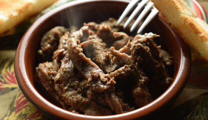 Fegato alla veneziana ft9112_0290 Ficat cu ceapă Liver with onion Hígado con cebolla Leber mit...