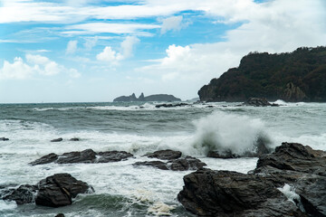 Fototapeta na wymiar 長崎県長崎市　弁天白浜　台風通過後の荒れた海