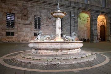Fototapeta premium Night view of the Renaissance and medieval squares of Ascoli Piceno, Italy.