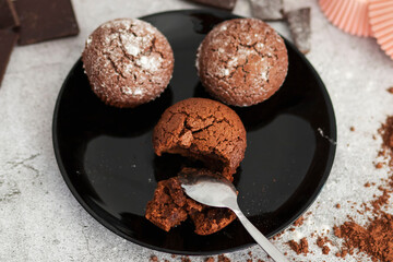 
Chocolate muffins with powdered sugar