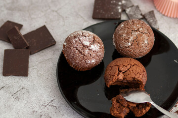 
Chocolate muffins with powdered sugar