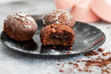 
Chocolate muffins with powdered sugar