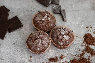 
Chocolate muffins with powdered sugar