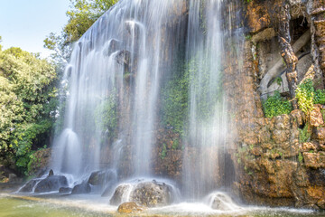 Fototapeta premium Waterfall in the castle hill, Nice, France