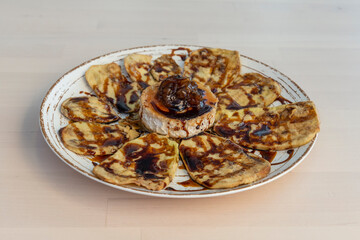 Berenjenas rebozadas con miel y queso de cabra