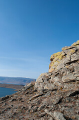 
Baykal ozero prsnaya voda 
flora bereg zapovednik Rossiya Irkutsk park ostrov Ol'khon skaly derev'ya nasypi pesok zaliv laguna kamni gory sopki liniya gorizonta panoramma osen' voda volny puteshestvi