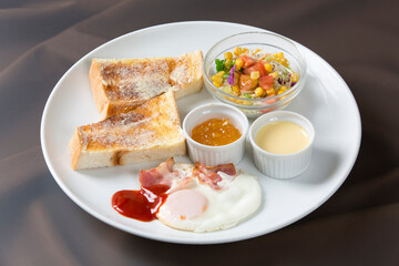 ベーコンエッグセット