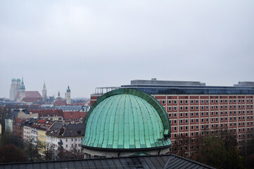 Obraz premium Aerial view landscape cityscape of Munich city with roof dome of Des deutsches Museum Bibliothek library for german people and travelers travel visit looking at Munich capital in Bavaria, Germany