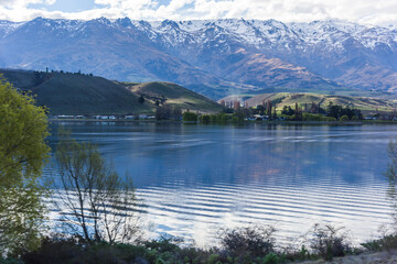 Fototapeta premium のどかな湖岸の風景