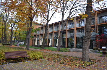 Busko Zdrój , puste ulice ,covid 19 Busko Zdrój , jesień 2020 Busko Zdrój , Busko Zdrój bez ludzi , bez ludności ulice , Busko Zdrój bez kuracjuszy , puste Park Zdrojowy w Busku Zdroju , Park w Busku © Szymon