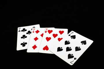 행운의 7이 네개가 모여 승리를 부른다