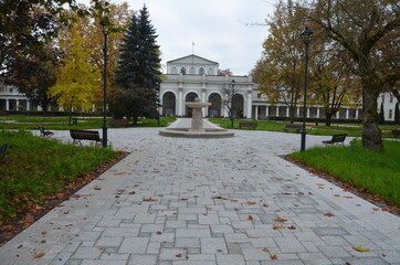 Busko Zdrój , puste ulice ,covid 19 Busko Zdrój , jesień 2020 Busko Zdrój , Busko Zdrój bez ludzi , bez ludności ulice , Busko Zdrój bez kuracjuszy , puste Park Zdrojowy w Busku Zdroju , Park w Busku © Szymon
