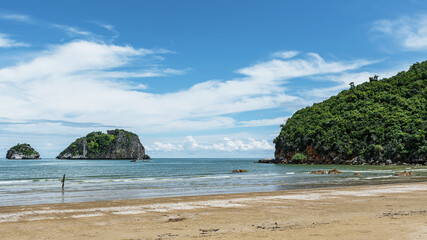 Fototapeta premium Beautiful island beaches of the tropical sea in Thailand.