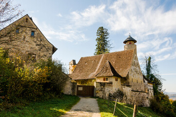 Obraz premium Arlesheim, Schloss Birseck, Ermitage, Dornach, Birseck, Landwirtschaft, Wald, Spazierweg, Wanderweg, Baselland, Herbst, Schweiz 