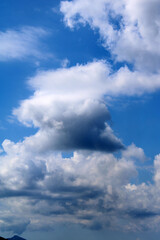 Naklejka na ściany i meble Cumulus congestus nuvola verticale e forma astratta