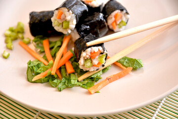 sushi rolls piatto giapponese cibo asiatico