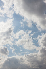 雲間から見える青空