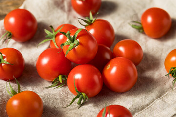 Raw Red Organic Cherry Tomatoes