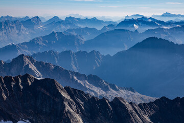 Fototapeta na wymiar Summit view of distant mountains