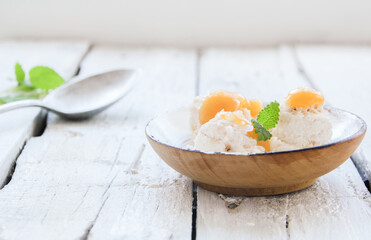 Salzkaramell Kugeleis Karamell Eis Speiseeis 