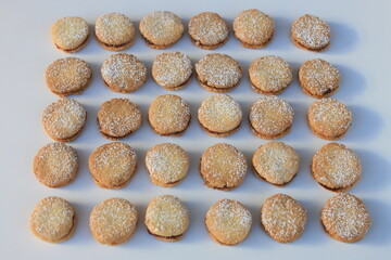 Advenstplätzchen mit Marmelade.