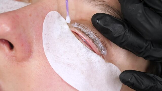 Eyelash lifting with silicon pads  to help guide the eyelashes.